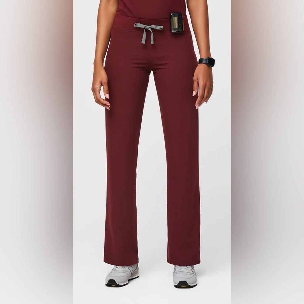 Figs Mid Rise Livingston Scrub Pants in Burgundy. Size Small. EUC.